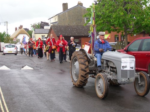 Coleman_tractor_festival_procession